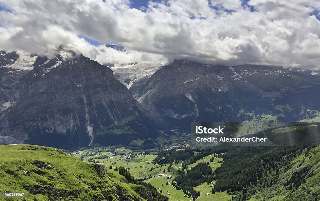 Mountain valley, Grindelwald-Suiza - Foto de stock de Acantilado libre de derechos