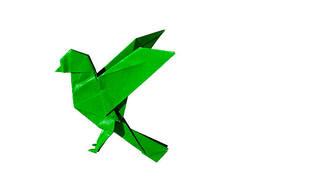 green origami ptak robin isoated na białym - japan isolated origami red zdjęcia i obrazy z banku zdjęć