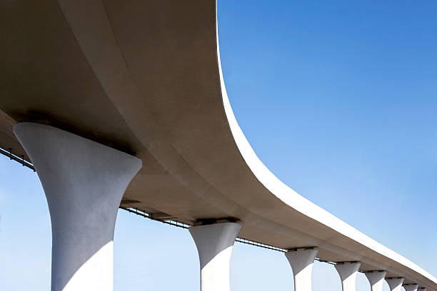 저공 비행 - construction bridge below concrete 뉴스 사진 이미지