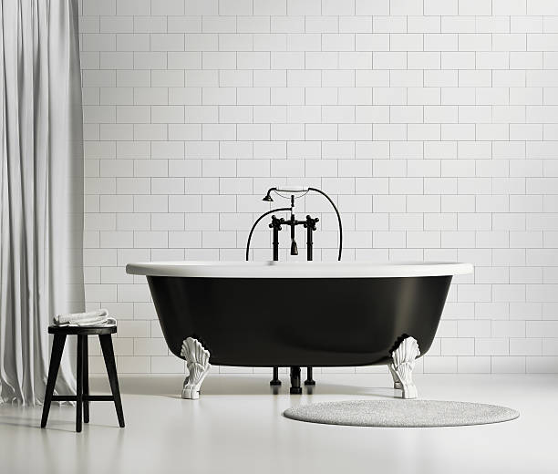 черный и белый классический ванна на фоне кирпичной стены - bathroom black faucet стоковые фото и изображения
