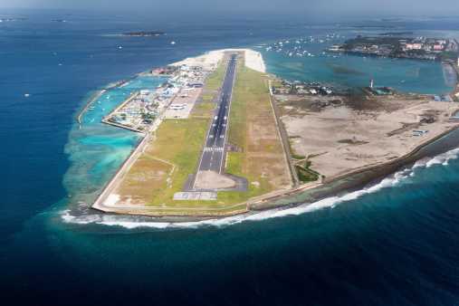 Aeropuerto de la ciudad en la región de las Islas Maldivas macho photo