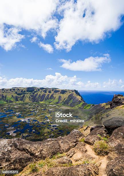 Foto de Cratera Do Vulcão Rano Kau Na Ilha De Páscoa Chile e mais fotos de stock de Beleza natural - Natureza