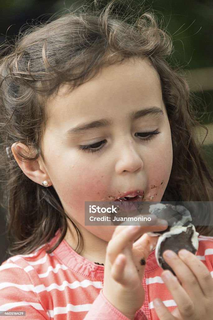 소녀만 갖는 아이스크림 - 로열티 프리 4-5세 스톡 사진
