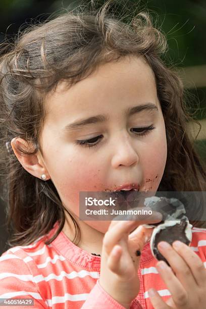 Foto de Menina Com Um Sorvete e mais fotos de stock de 4-5 Anos - 4-5 Anos, Alegria, Aluna