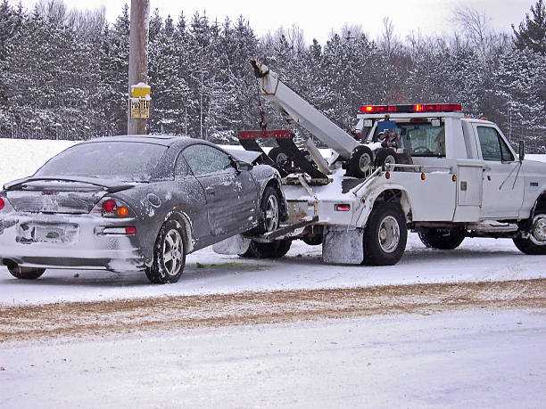 camion de remorquage de remorquage - tow truck photos photos et images de collection