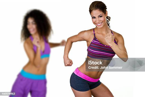Kobiety Robienie Ćwiczeń Cardio Klasy - zdjęcia stockowe i więcej obrazów 20-24 lata - 20-24 lata, 20-29 lat, Aerobik
