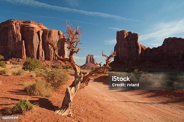 Valle Monumento Foto de stock y más banco de imágenes de Aire libre - Aire libre, Aislado, Arenisca