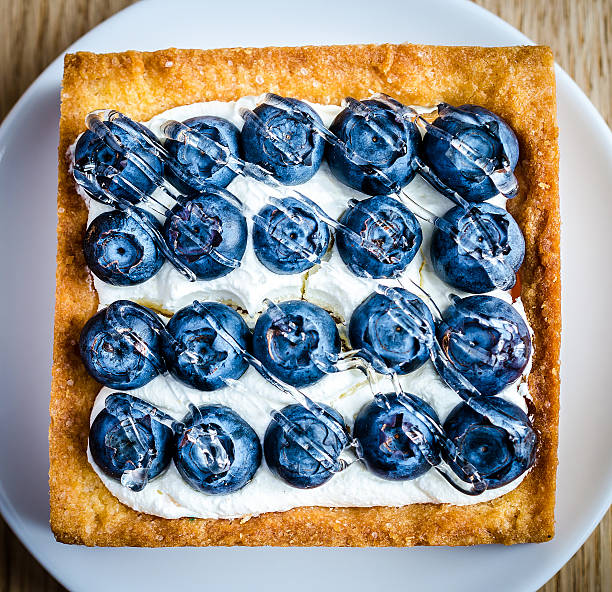 gâteau aux myrtilles - gelatin dessert blueberry blue dessert photos et images de collection