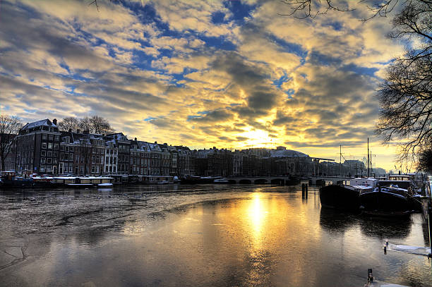 istock Winter morning river Amstel 460573403