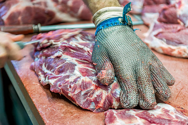 fleisch und steak bearbeitung - animal bone chop close up color image stock-fotos und bilder