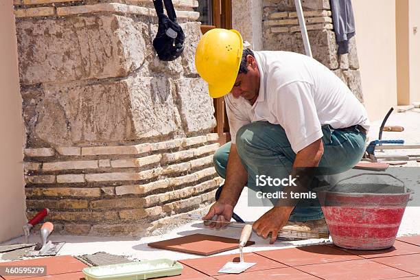 Bauarbeiten Arbeiten Stockfoto und mehr Bilder von Arbeiter - Arbeiter, Architektur, Ausrüstung und Geräte