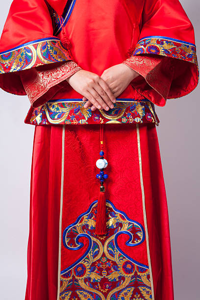 chinês tradicional de noiva vestido de casamento - asian culture dragon textile symbol - fotografias e filmes do acervo