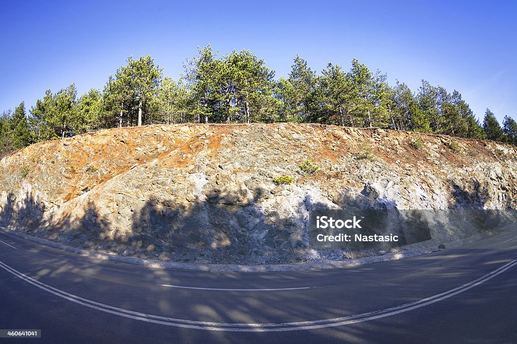 Autoroute, rocky ridge - Photo de Bande médiane libre de droits