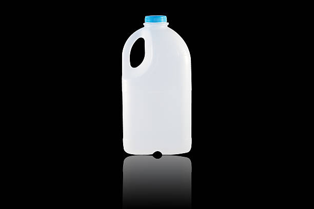 litros de leite - milk bottle milk bottle empty - fotografias e filmes do acervo