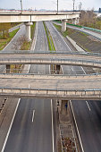 autobahn-mit-vielen-auto-in-bewegung-rush-konzept.jpg?b=1&s=170x170&k=20&c=bagxg-vv7ynTLJ8kwQVN6oEBMuCGath2J_oGD3FjI_k=