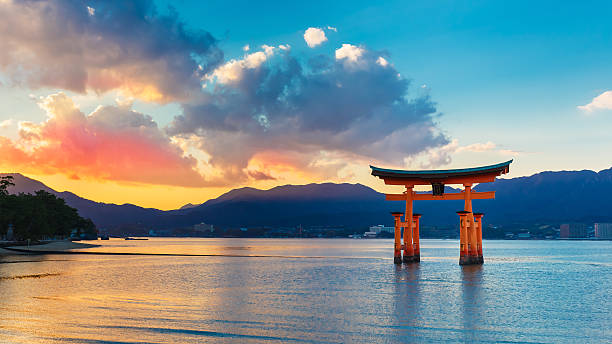 โอโตริที่มิยาจิมะ - torii gate ภาพสต็อก ภาพถ่ายและรูปภาพปลอดค่าลิขสิทธิ์