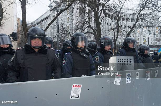 Foto de Antigoverno Protesto Na Ucrânia e mais fotos de stock de Adulto - Adulto, Artigo de vestuário para cabeça, Atividade