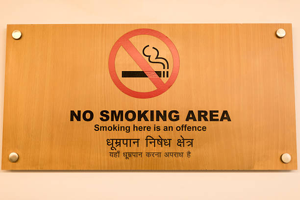 Bilingual NO SMOKING AREA sign.