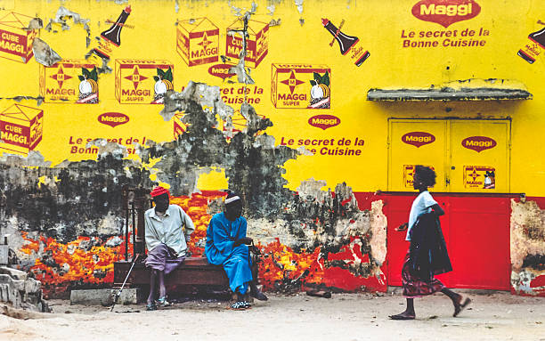 escena de la calle en senegal. - ziguinchor fotografías e imágenes de stock