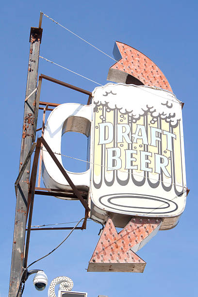 istock Sign Of Happy Hour 460784241