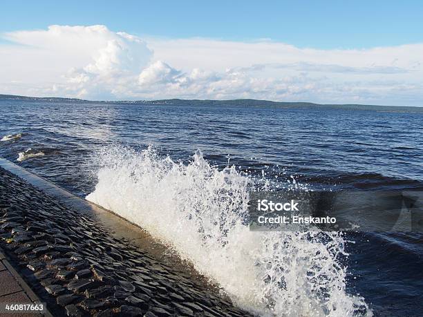 Ondas No Seafront - Fotografias de stock e mais imagens de Acenar - Acenar, Acidente - Evento Relacionado com o Transporte, Ao Ar Livre