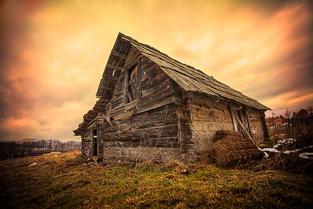shac de madera - shed cottage hut barn fotografías e imágenes de stock