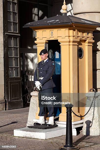 Guardia De Honor Soportes Foto de stock y más banco de imágenes de Accesorio de cabeza - Accesorio de cabeza, Adulto, Aire libre