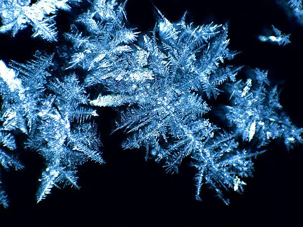кристаллы льда - eisfläche стоковые фото и изображения