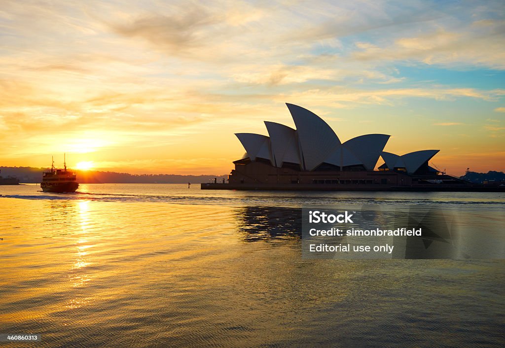 シドニーハーバーの夜明け - オペラ座のロイヤリティフリーストックフォト