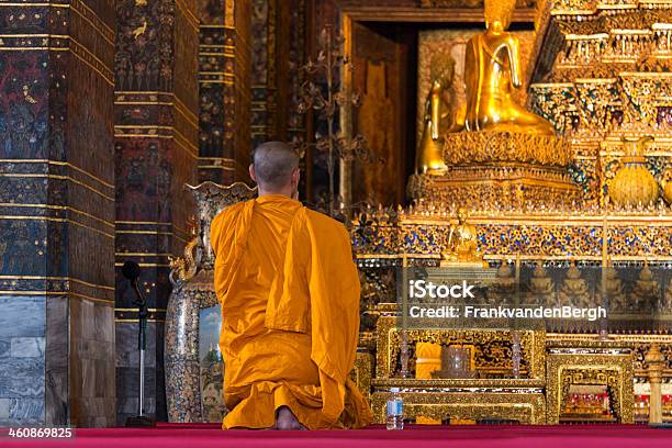 仏教の僧侶 - ひざまずくのストックフォトや画像を多数ご用意 - ひざまずく, オレンジ色, スピリチュアル