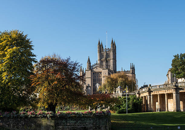 cidade de bath, inglaterra do rio avon - bath abbey - fotografias e filmes do acervo