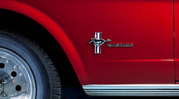 close-up de 1964 ford mustang. - mustang - fotografias e filmes do acervo