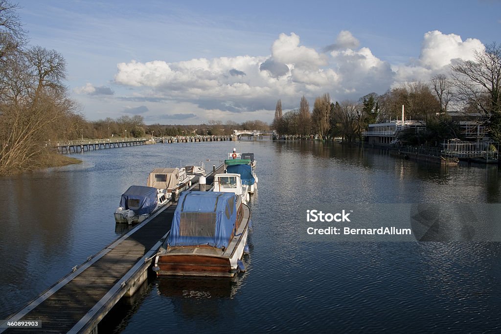 Fechadura Teddington na Middlesex Inglaterra - Foto de stock de Ensolarado royalty-free