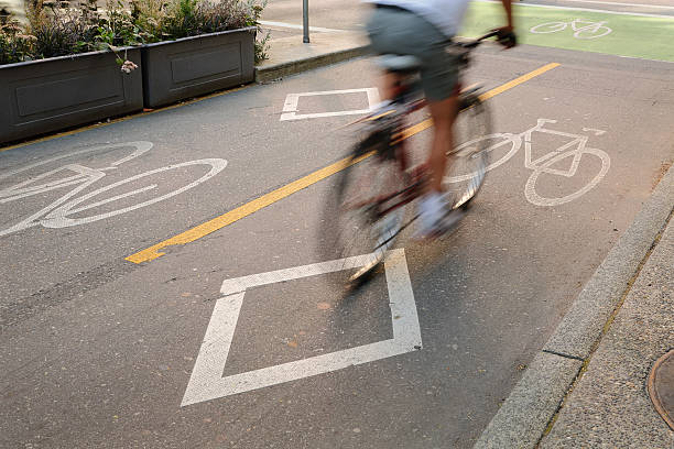 ścieżka rowerowa z centrum vancouver - bicycle lane zdjęcia i obrazy z banku zdjęć