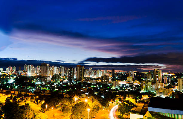 istock city ​​night Londrina 460917095