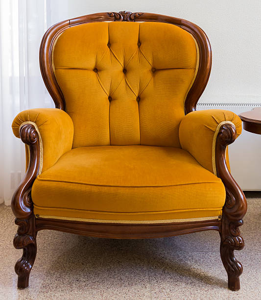 un fauteuil vintage - fauteuil baroque photos et images de collection