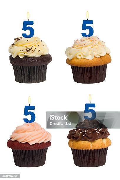 Numerati Cupcake - Fotografie stock e altre immagini di Alimentazione non salutare - Alimentazione non salutare, Anniversario, Aroma di red velvet