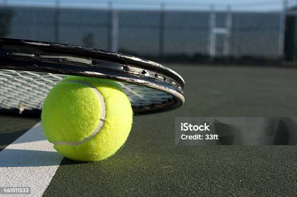 Pelota De Tenis Y Raqueta Primer Plano Foto de stock y más banco de imágenes de Actividades recreativas - Actividades recreativas, Bola de Tenis, Competición