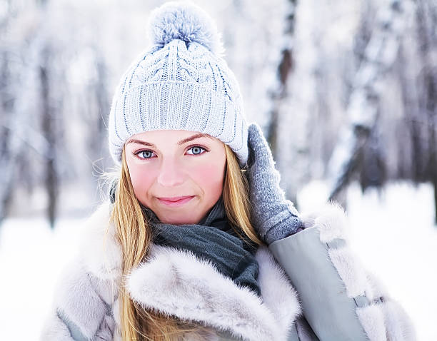 istock Beautiful girl pose in the winter park 461035683