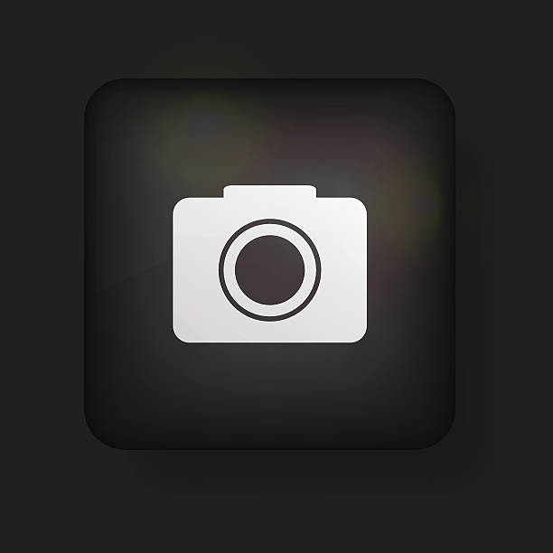 illustrazioni stock, clip art, cartoni animati e icone di tendenza di vettore icona della telecamera su nero.  eps10 - studio shot flash