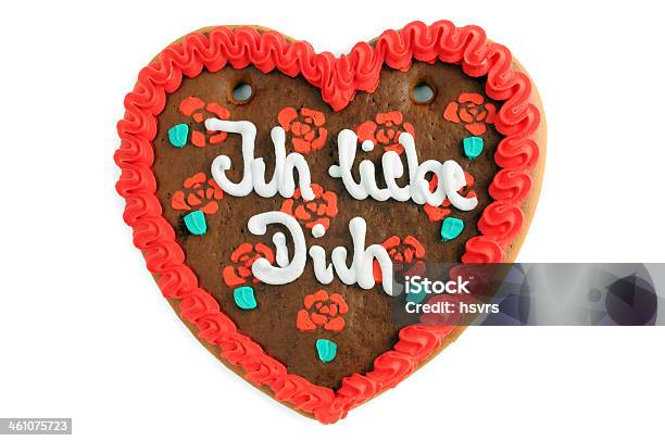 Foto de Biscoito De Gengibre Do Dia Dos Namorados Coração Com Ich Liebe Dich e mais fotos de stock de Bolo de especiarias