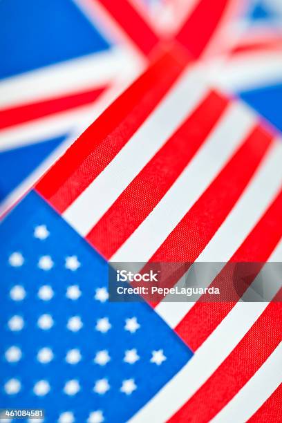 Foto de Estados Unidos E A Grã Bretanha Flags e mais fotos de stock de Bandeira Norte-Americana - Bandeira Norte-Americana, Cultura Britânica, Reino Unido