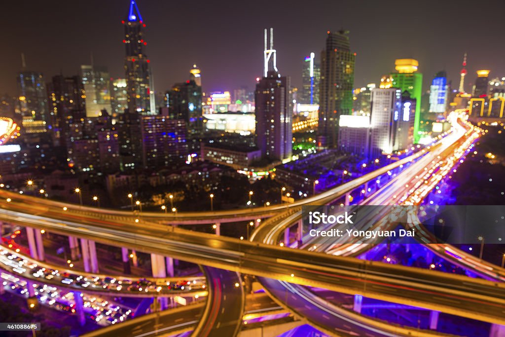 Sans mise au point de l'autoroute de nuit de Shanghai - Photo de Architecture libre de droits