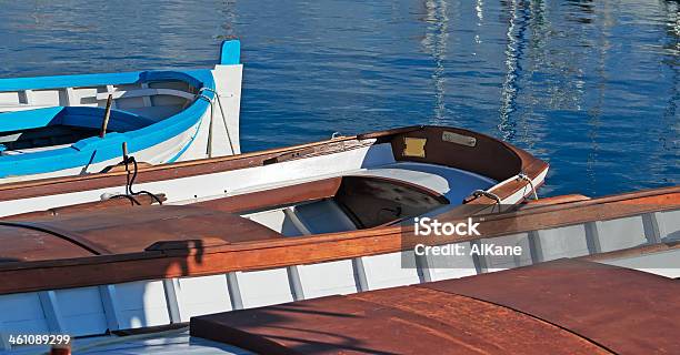 Stintino Embarcaciones Foto de stock y más banco de imágenes de Agua - Agua, Aire libre, Amarrado