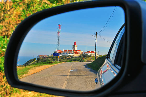 маяк в автомобиль зеркало - cabo da roca стоковые фото и изображения