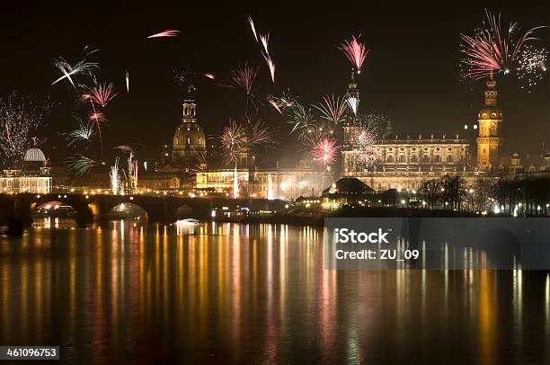 Silvesterfeierlichkeiten In Dresden Mit Feuerwerk Stockfoto und mehr Bilder von Silvester - Silvester, Dresden, Deutschland