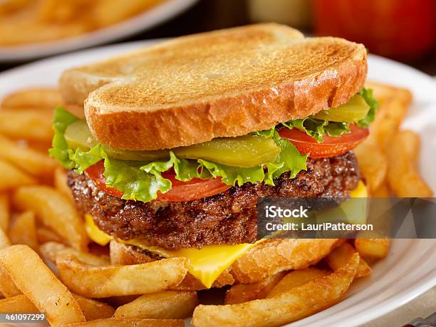 Hamburger Sándwich Foto de stock y más banco de imágenes de Aderezo - Aderezo, Alimento, Alimento tostado