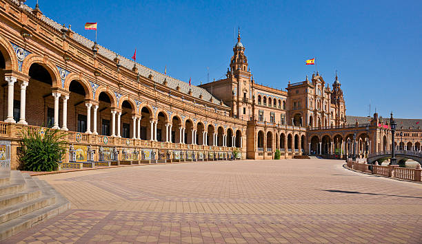 plaza de espana) w sewilli, hiszpania - plaza de espana seville victorian architecture architectural styles zdjęcia i obrazy z banku zdjęć