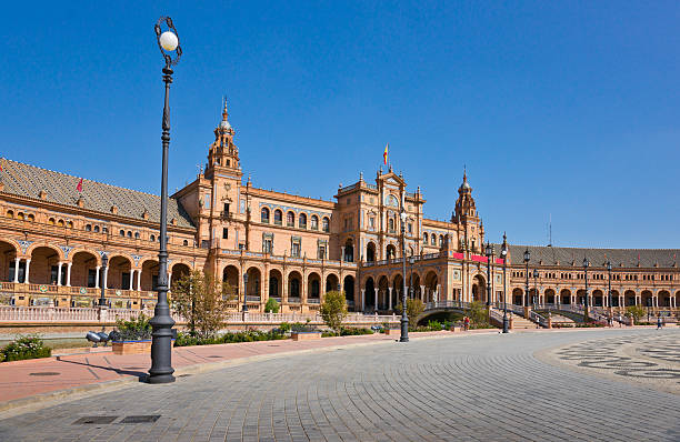 plaza de espana w sewilli, hiszpania - plaza de espana seville victorian architecture architectural styles zdjęcia i obrazy z banku zdjęć