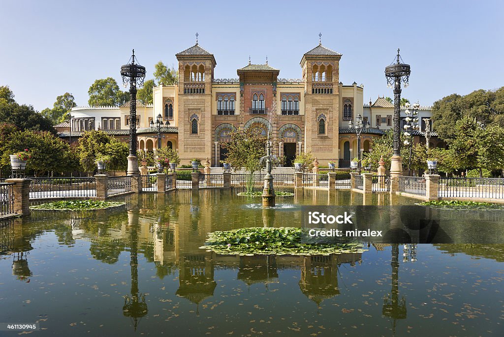 Museo De Artes Y Costumbres Populares in Sevilla, Spanien - Lizenzfrei Parque Maria Luisa Stock-Foto